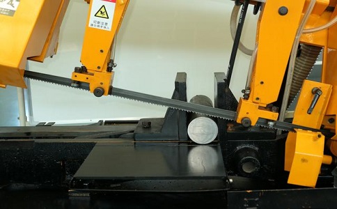 武宁数控带锯床自动送料精度会出现偏差吗？